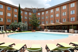 Hotel with pool in Tortosa